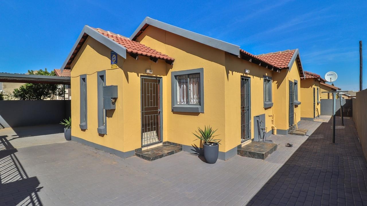 House for sale in Dawn Park, Boksburg, 361 m²