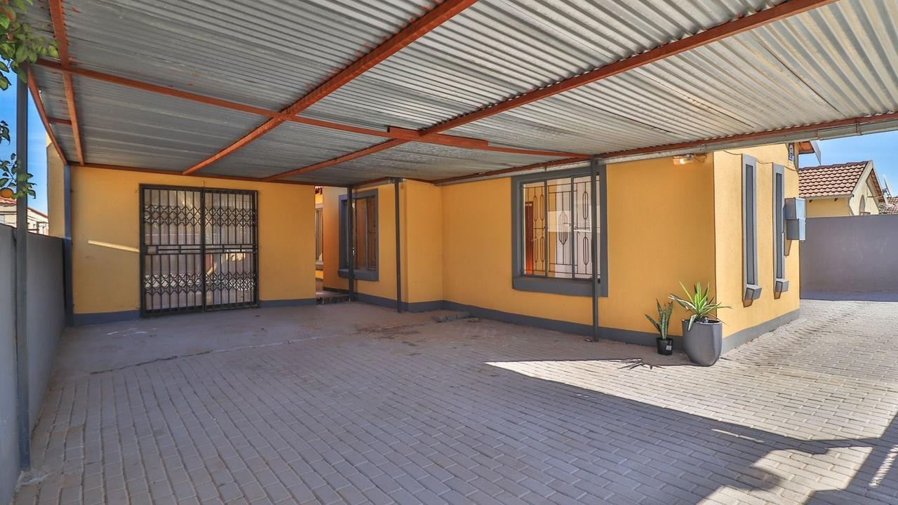 House for sale in Dawn Park, Boksburg, 361 m²