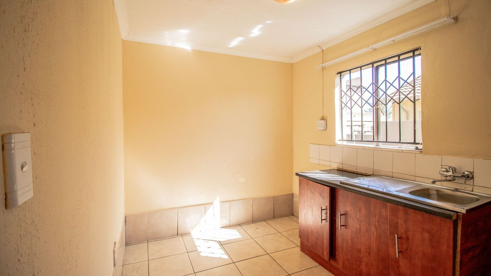 House for sale in Dawn Park, Boksburg, 361 m²
