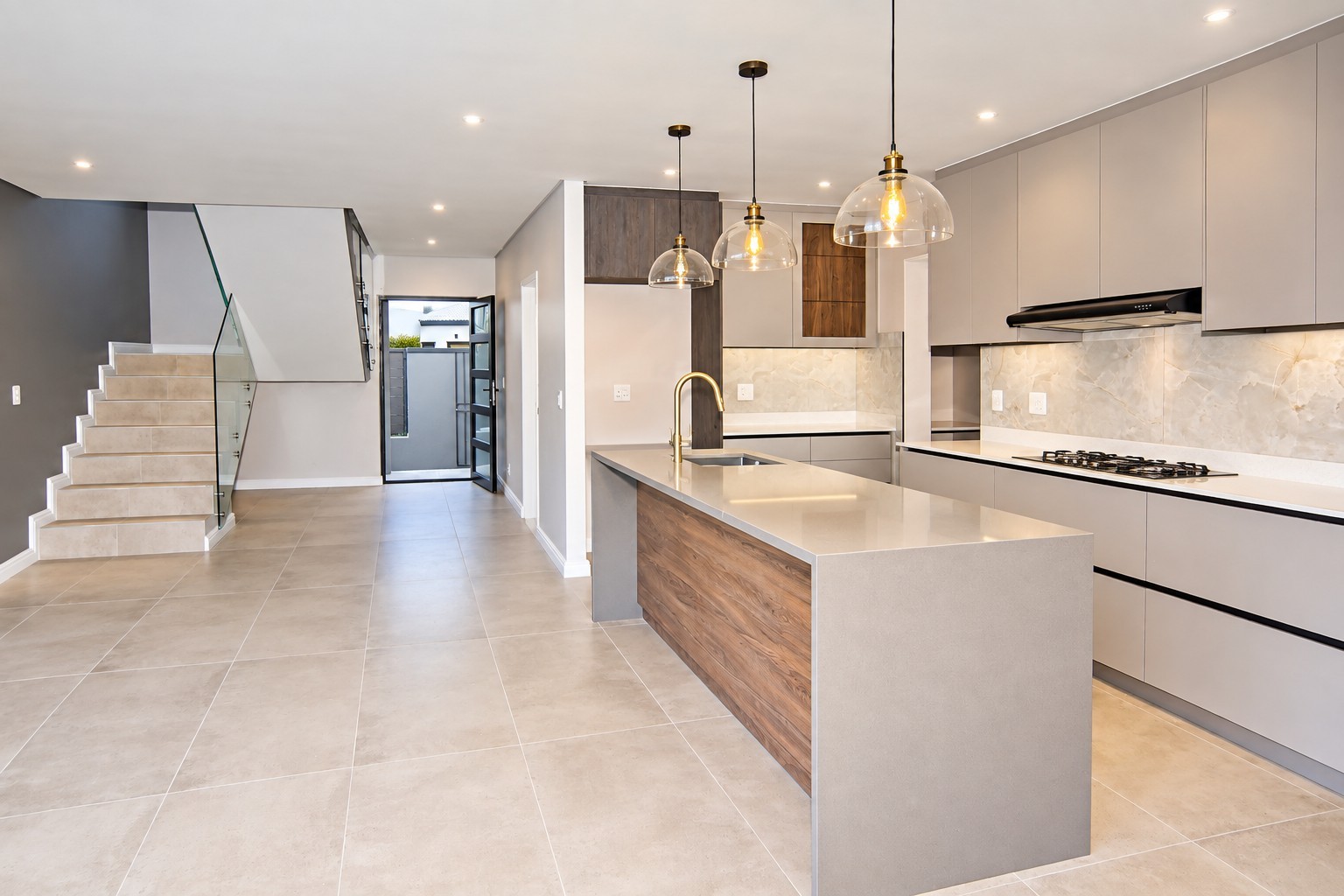 House for sale in Sandown, Blouberg, 245 m²