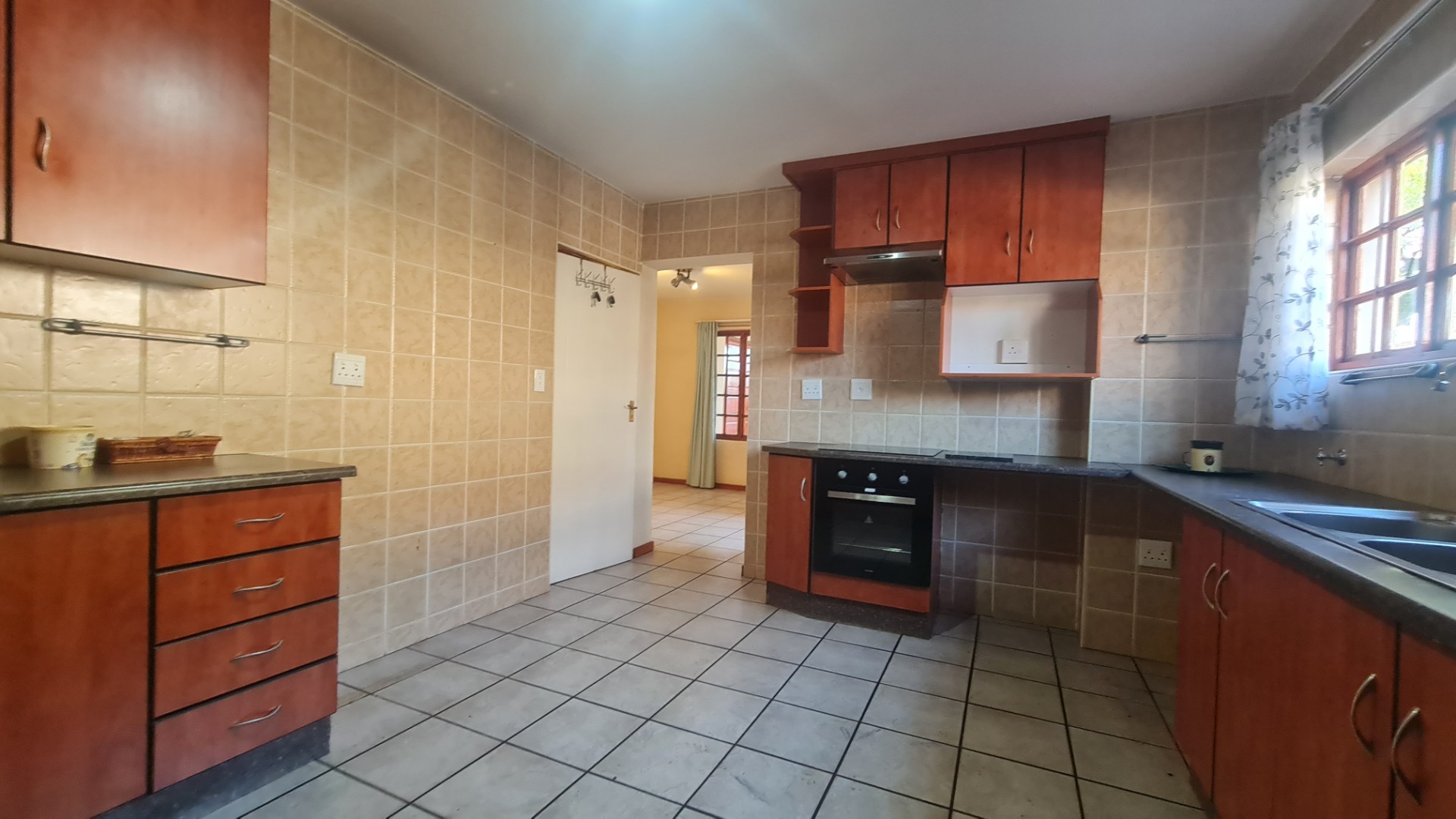 Townhouse for rent in Florida Park, Roodepoort, 178 m²