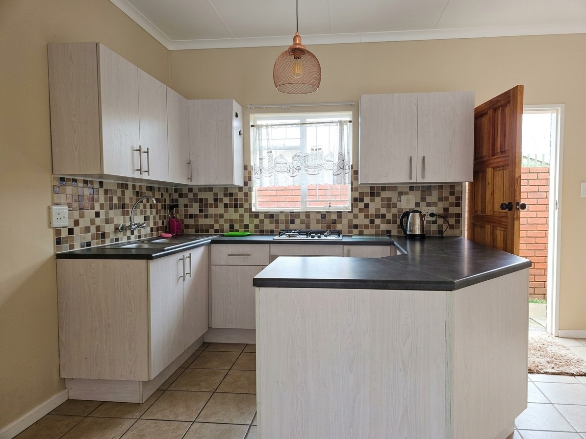 Townhouse for sale in Edleen, Kempton Park, 70 m²
