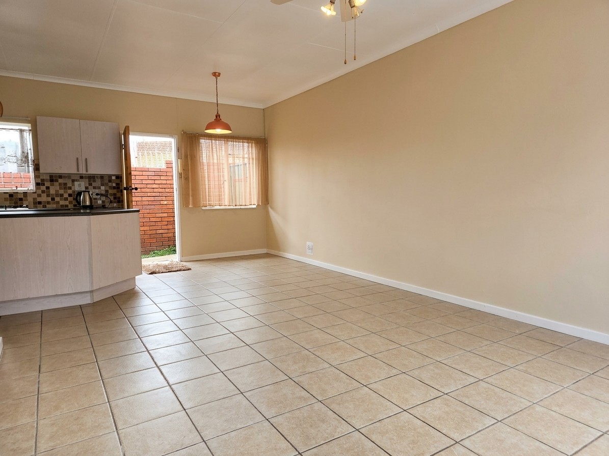 Townhouse for sale in Edleen, Kempton Park, 70 m²
