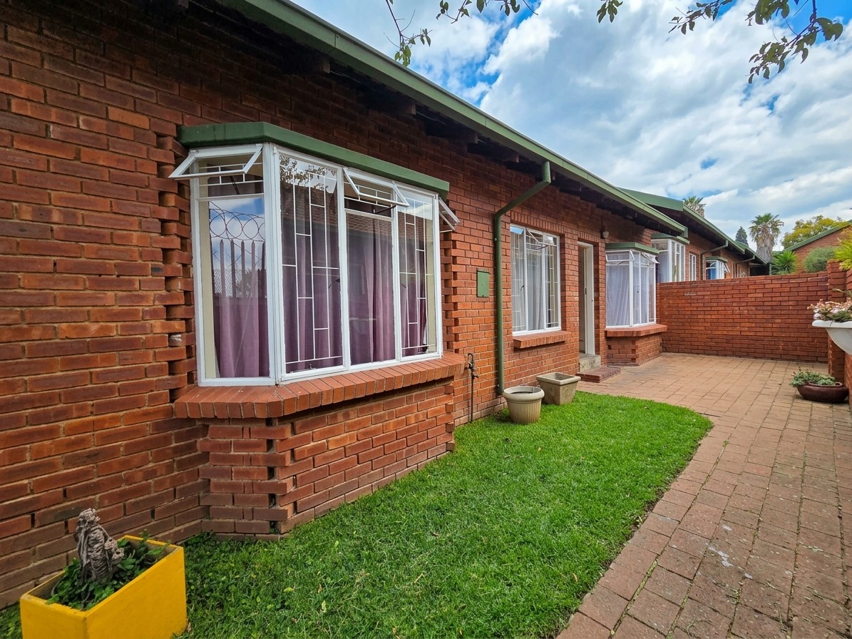 Townhouse for sale in Edleen, Kempton Park, 70 m²