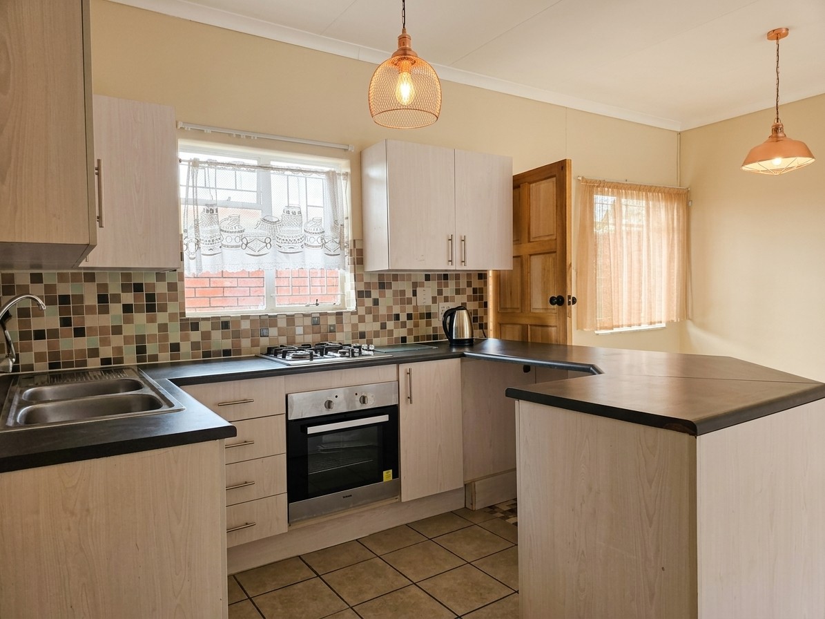 Townhouse for sale in Edleen, Kempton Park, 70 m²