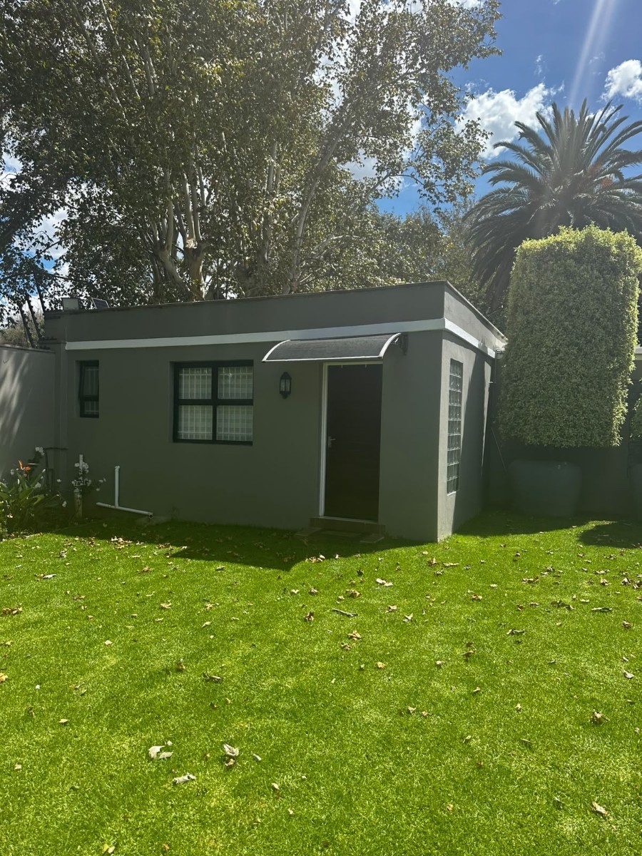 Cottage for rent in Greenside, Johannesburg, 38 m²