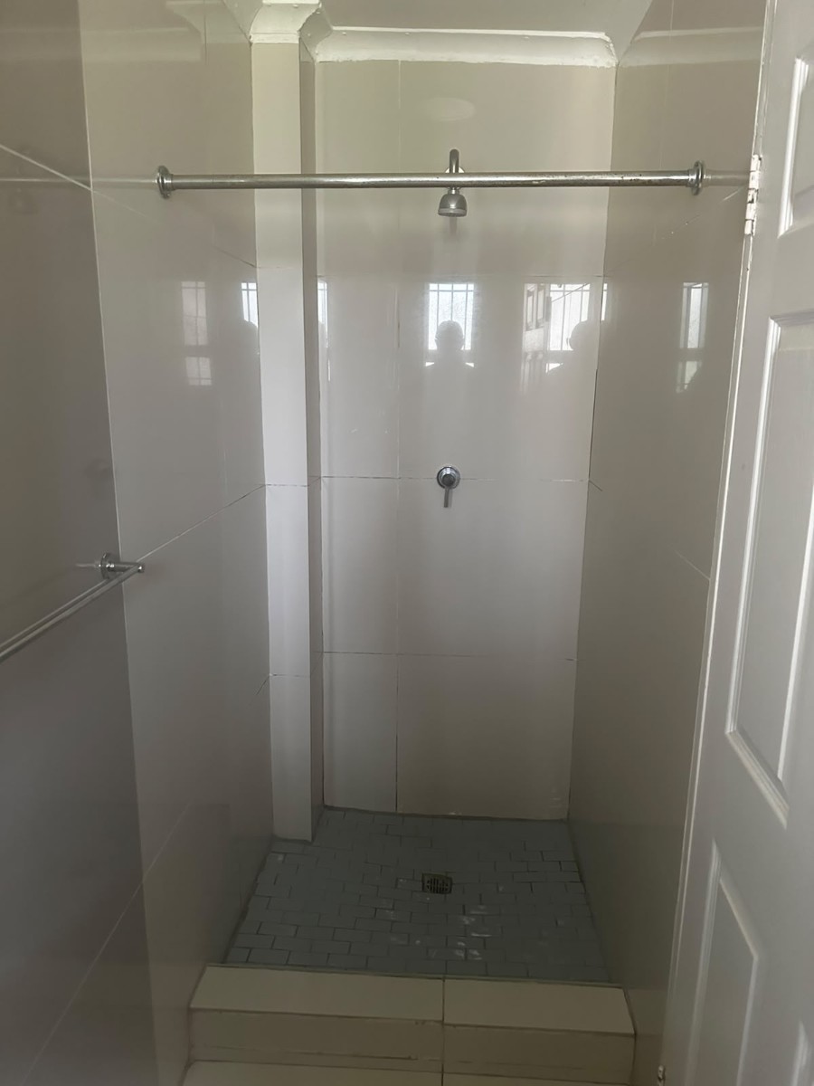 Cottage for rent in Greenside, Johannesburg, 38 m²