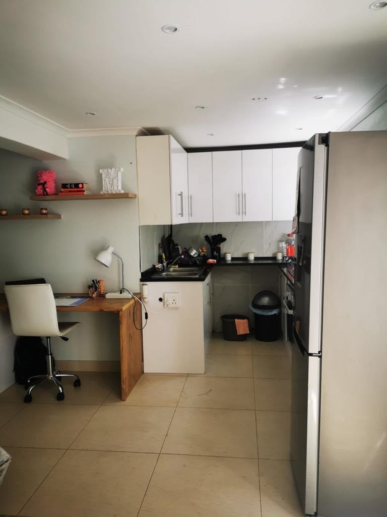 Cottage for rent in Greenside, Johannesburg, 50 m²