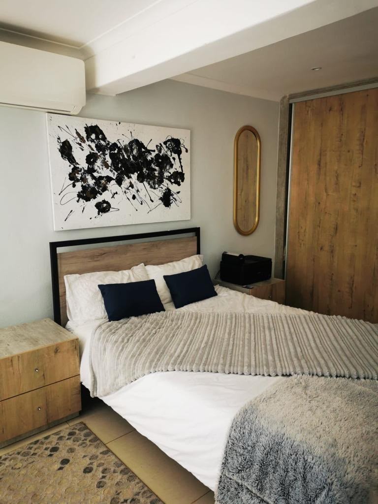 Cottage for rent in Greenside, Johannesburg, 50 m²