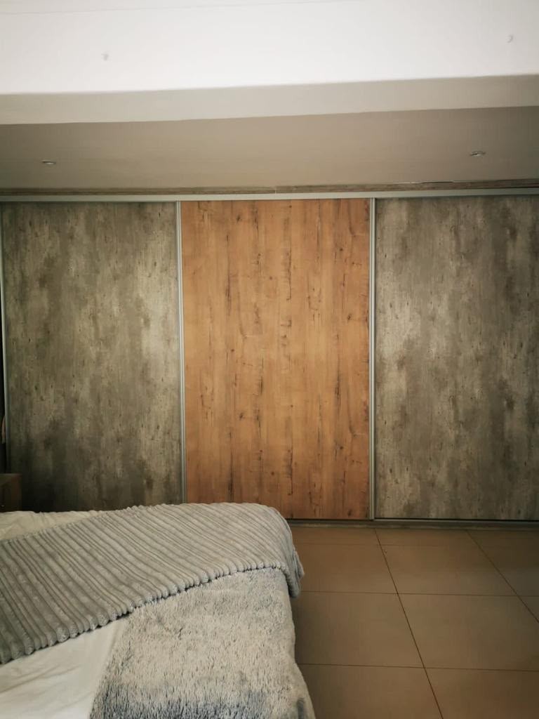 Cottage for rent in Greenside, Johannesburg, 50 m²