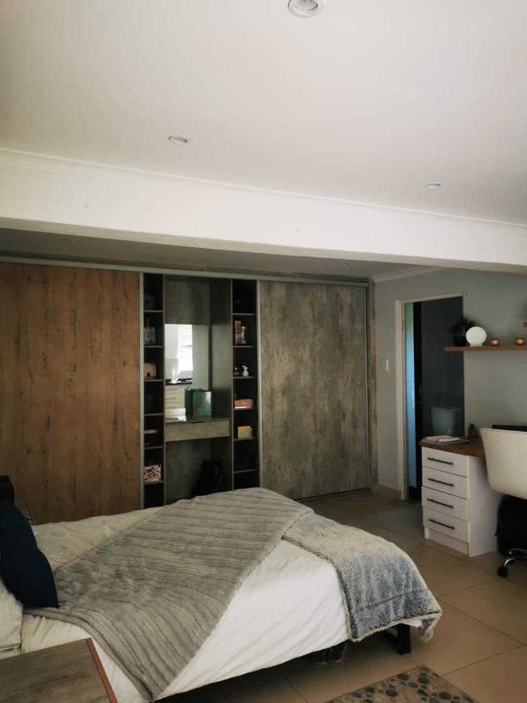 Cottage for rent in Greenside, Johannesburg, 50 m²