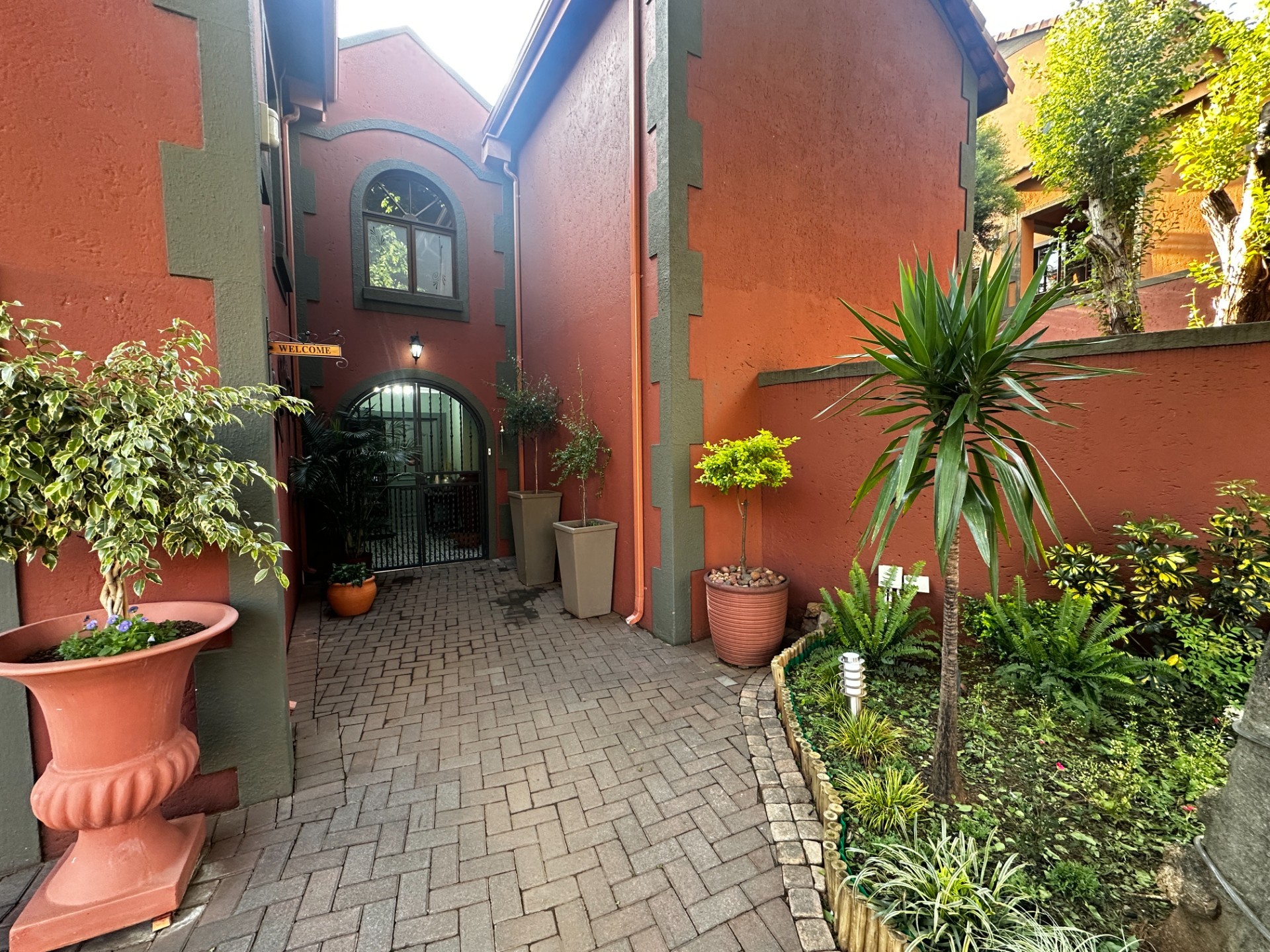 House for sale in Faerie Glen, Pretoria, 377 m²