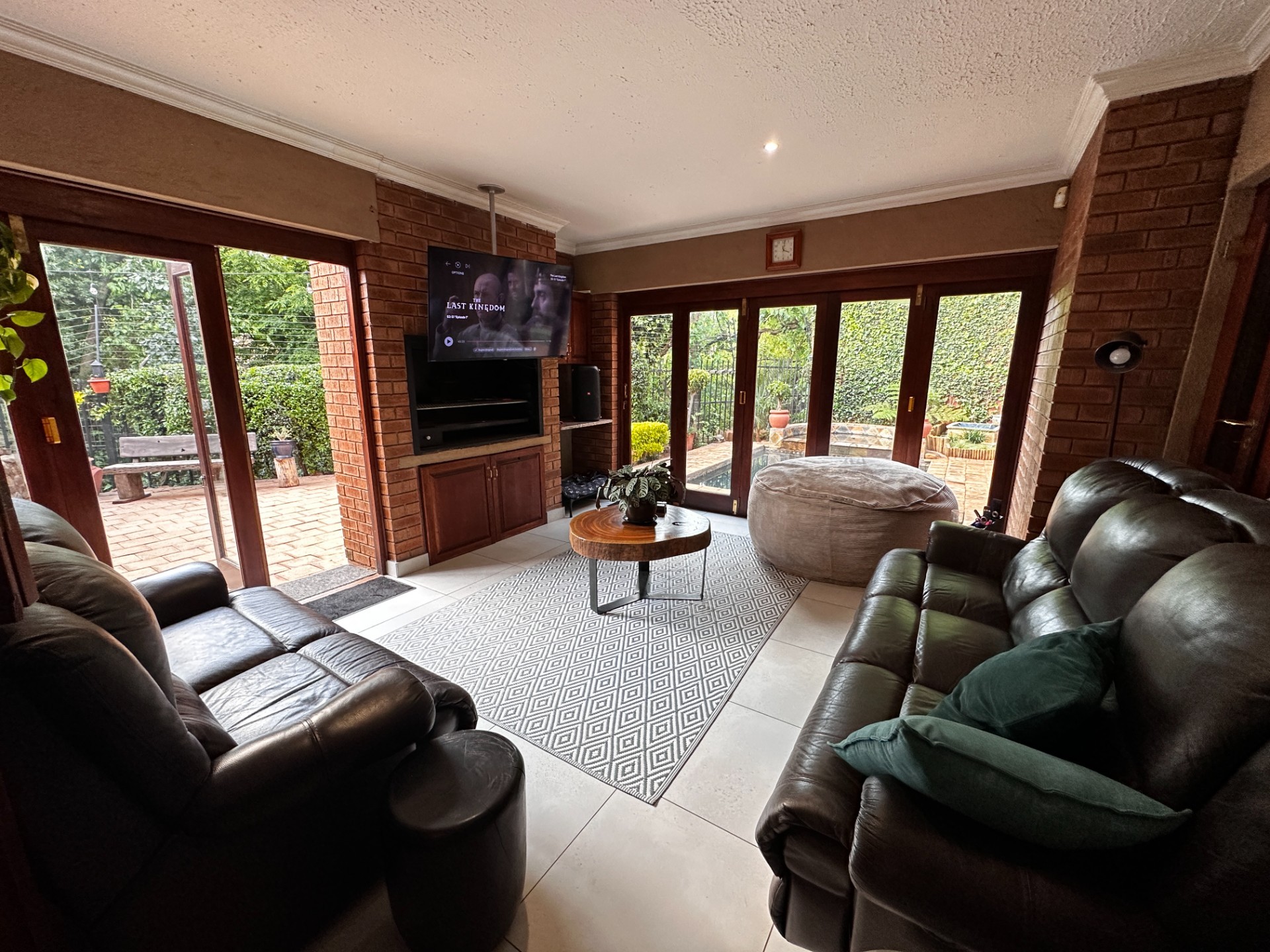 House for sale in Faerie Glen, Pretoria, 377 m²