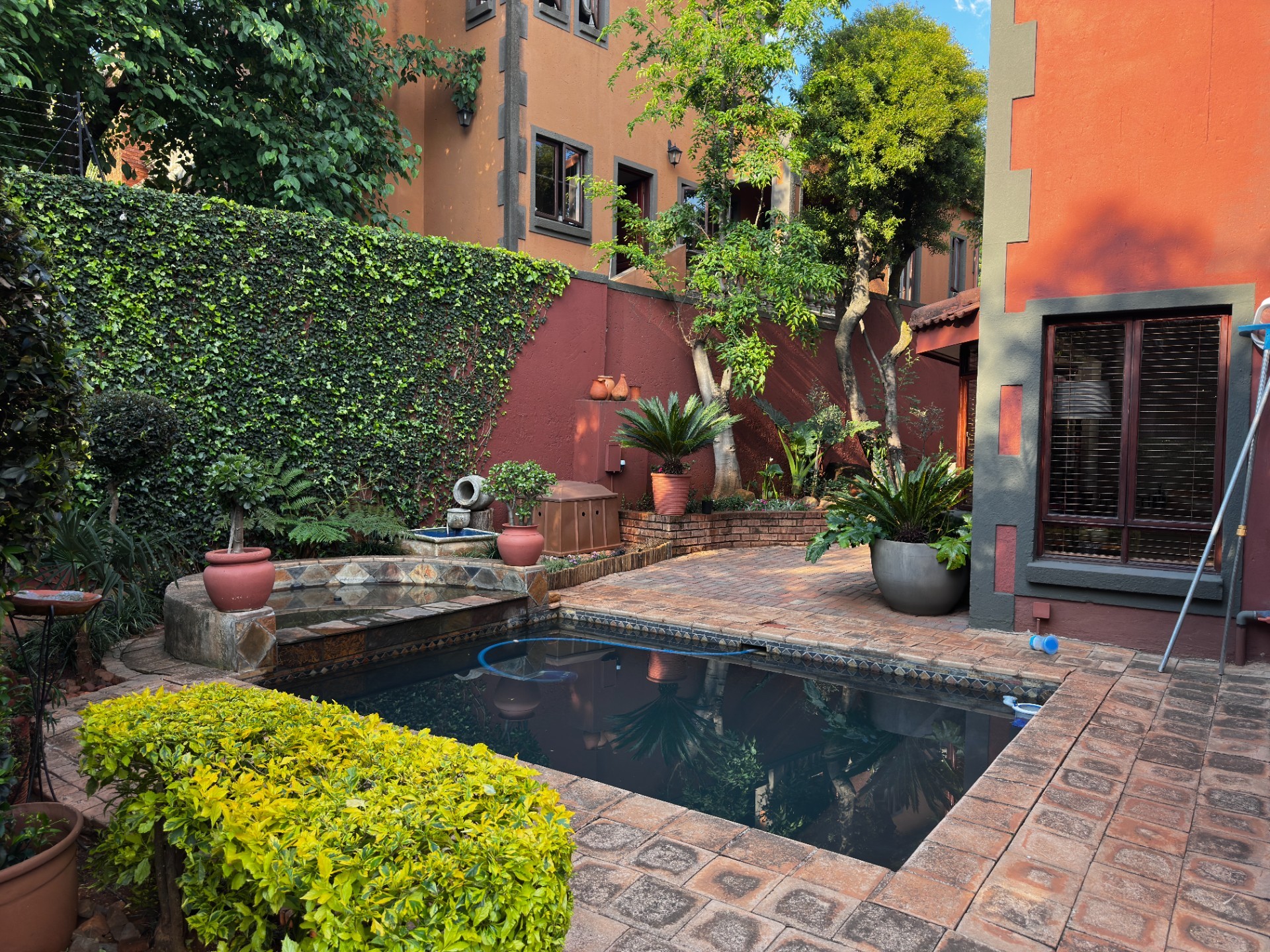 House for sale in Faerie Glen, Pretoria, 377 m²