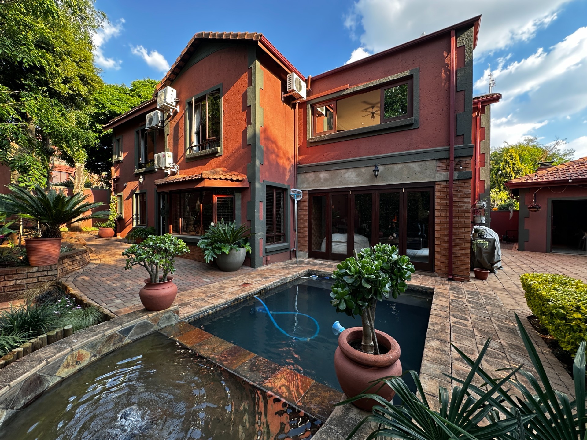 House for sale in Faerie Glen, Pretoria, 377 m²