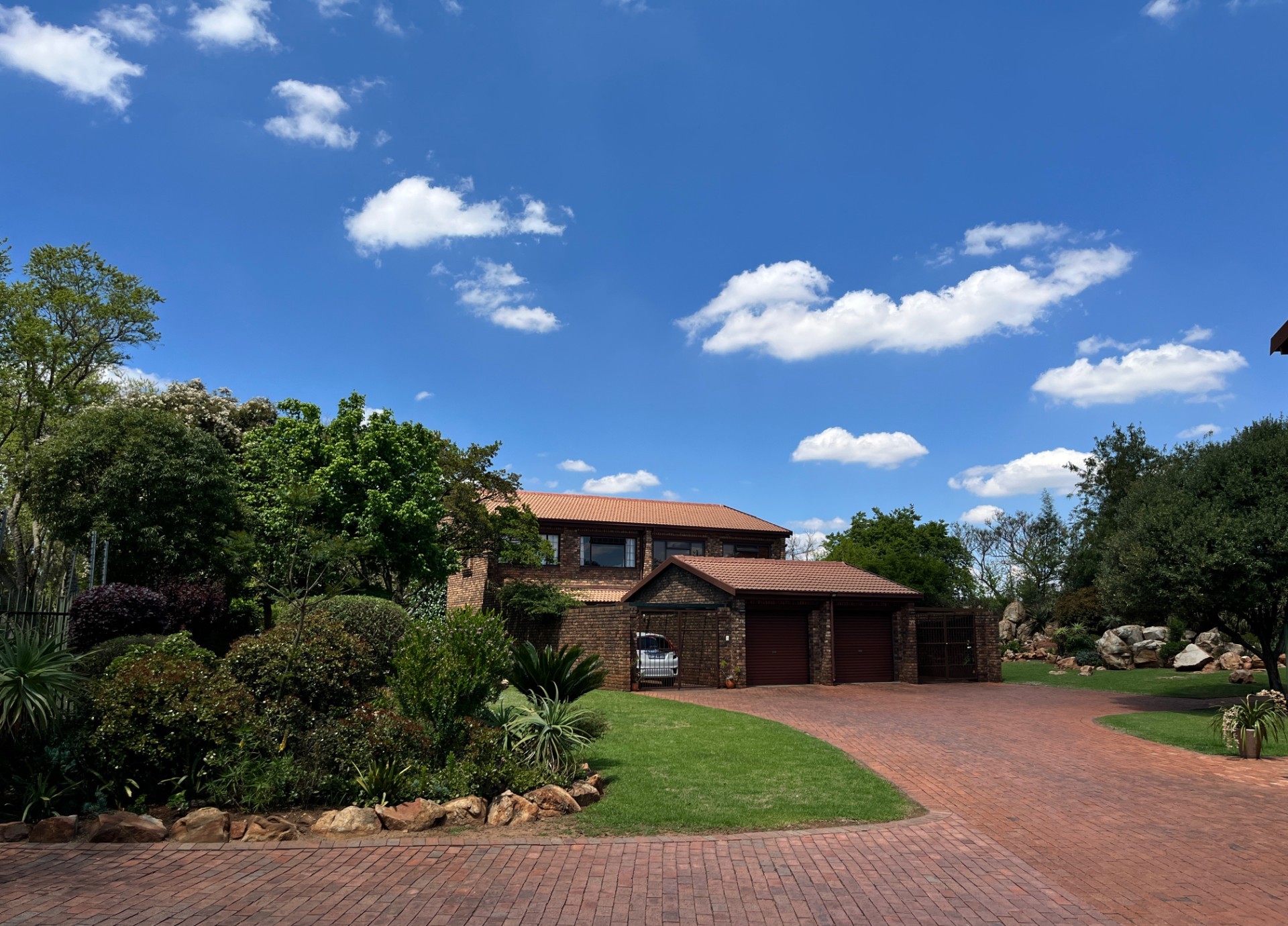 Townhouse for rent in Bergbron Ext 1, Roodepoort, 105 m²