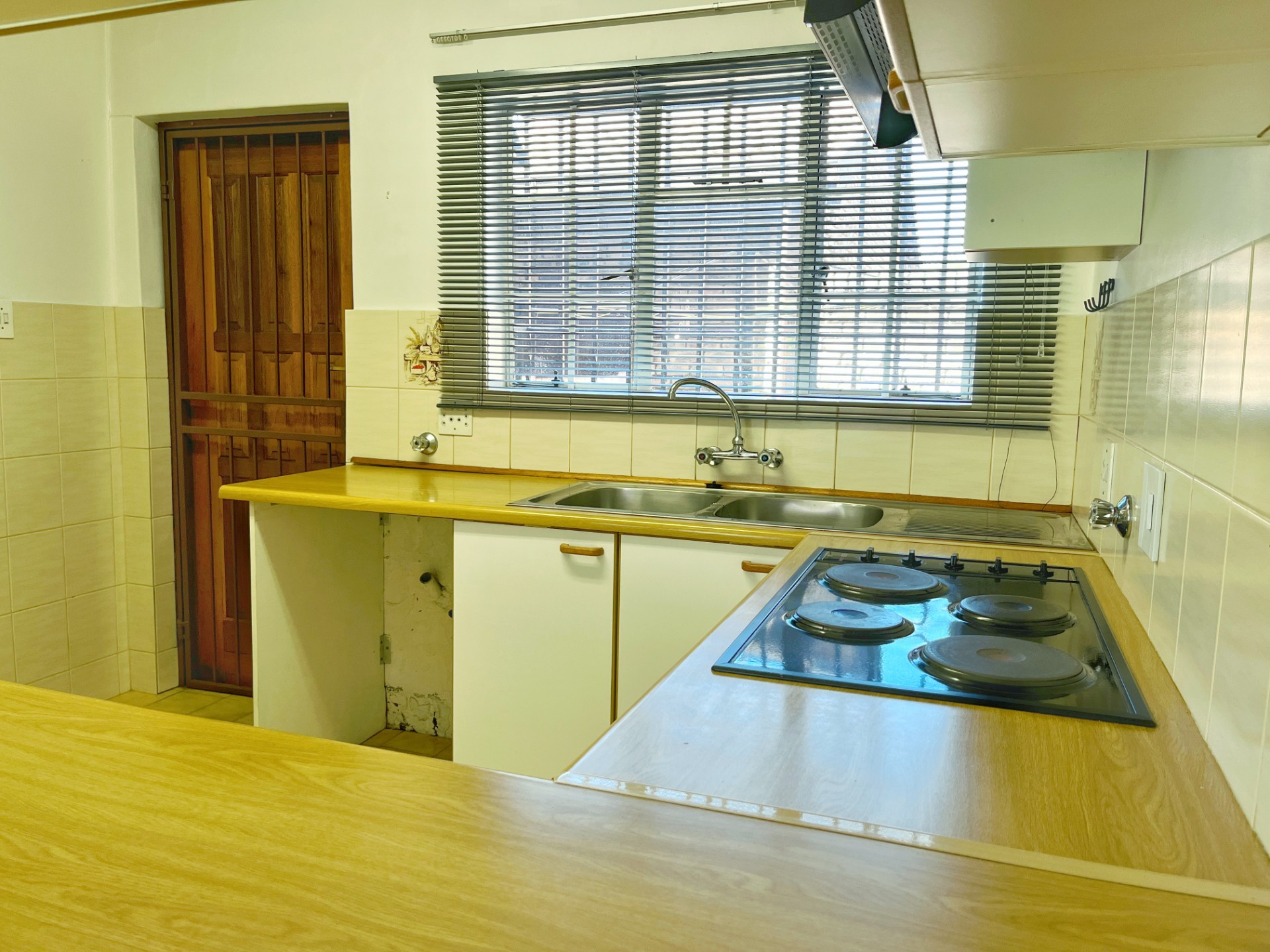 Townhouse for rent in Bergbron Ext 1, Roodepoort, 105 m²