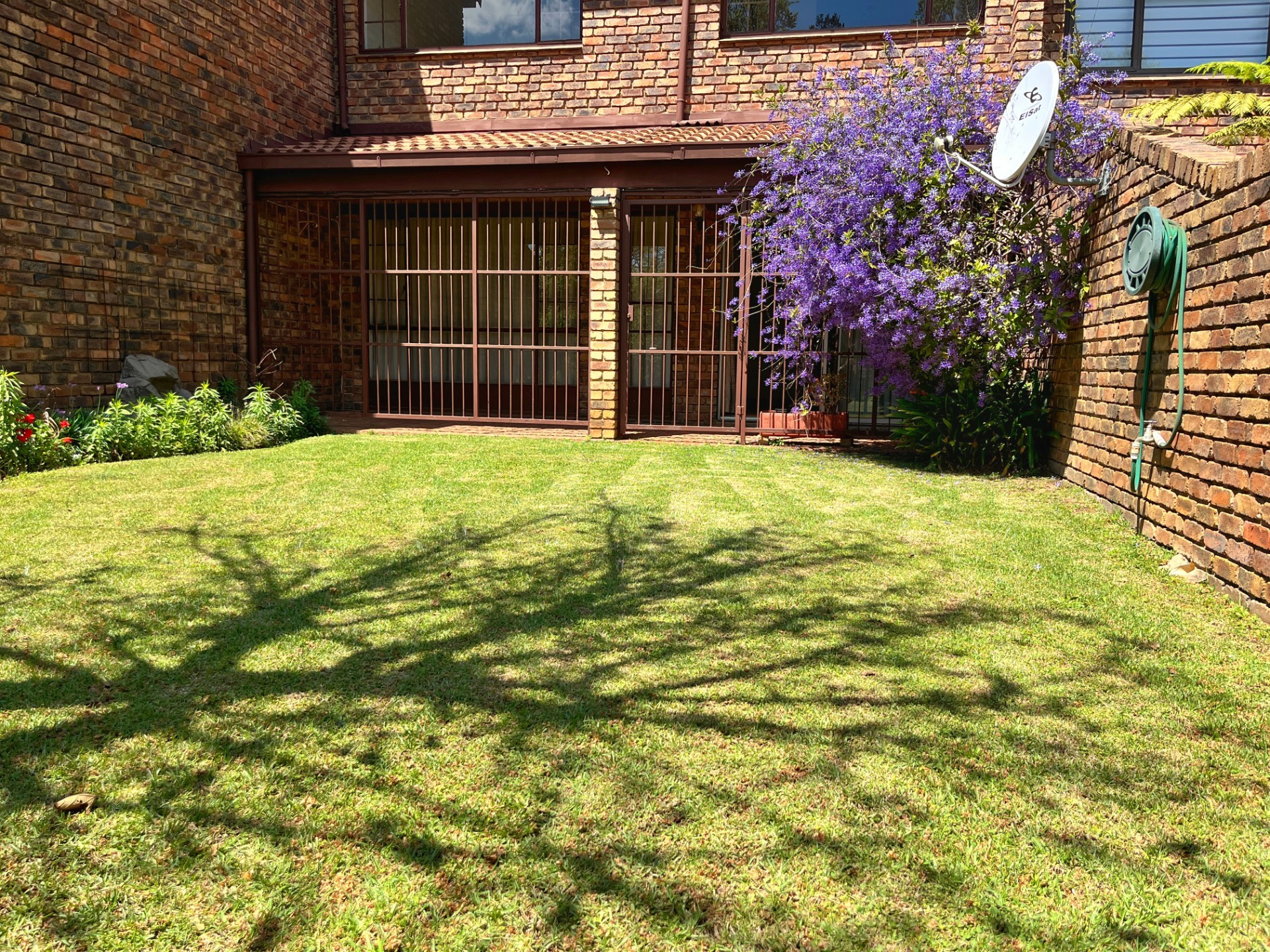 Townhouse for rent in Bergbron Ext 1, Roodepoort, 105 m²