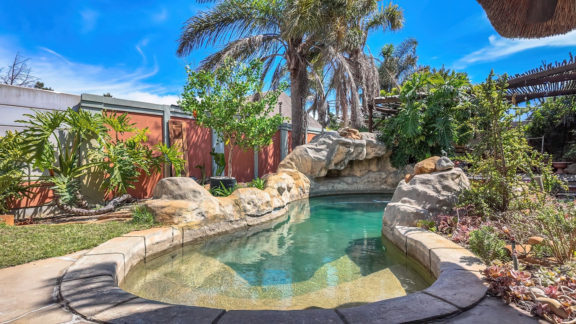 House for sale in Edgemead, Goodwood, 687 m²