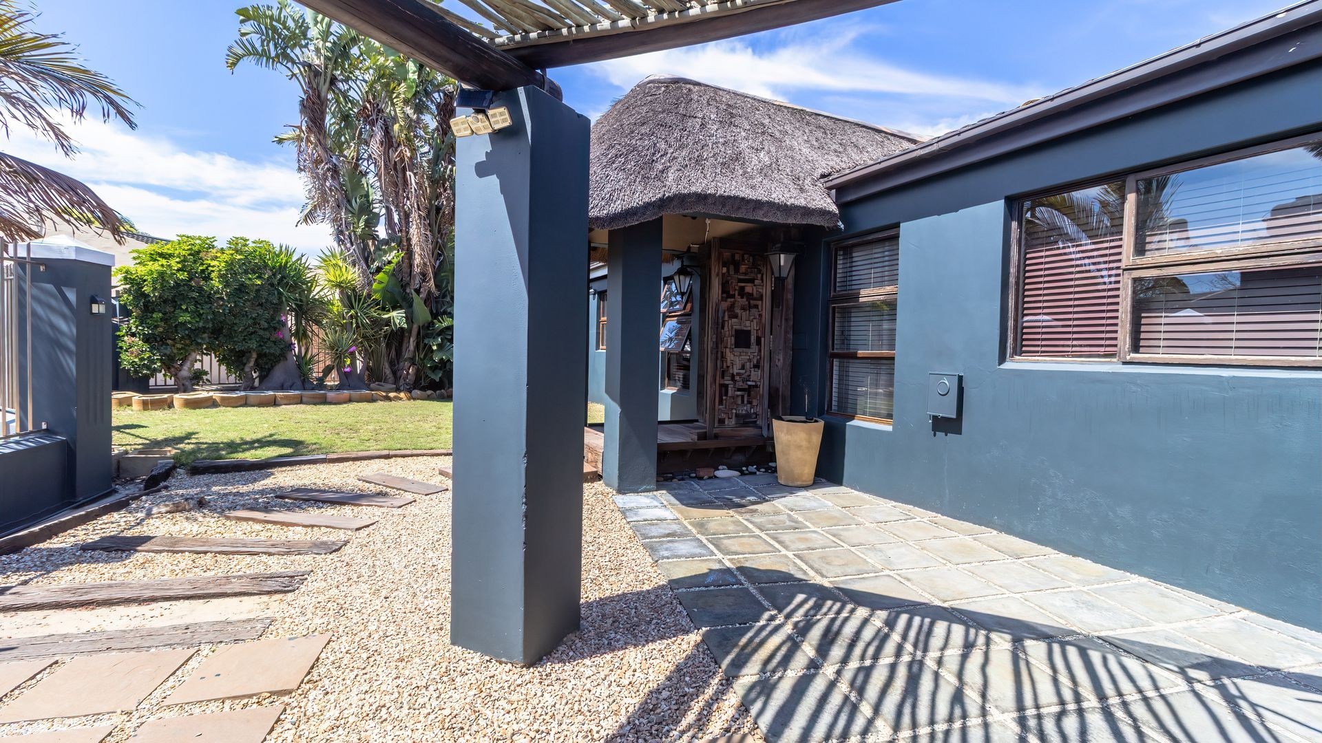 House for sale in Edgemead, Goodwood, 687 m²