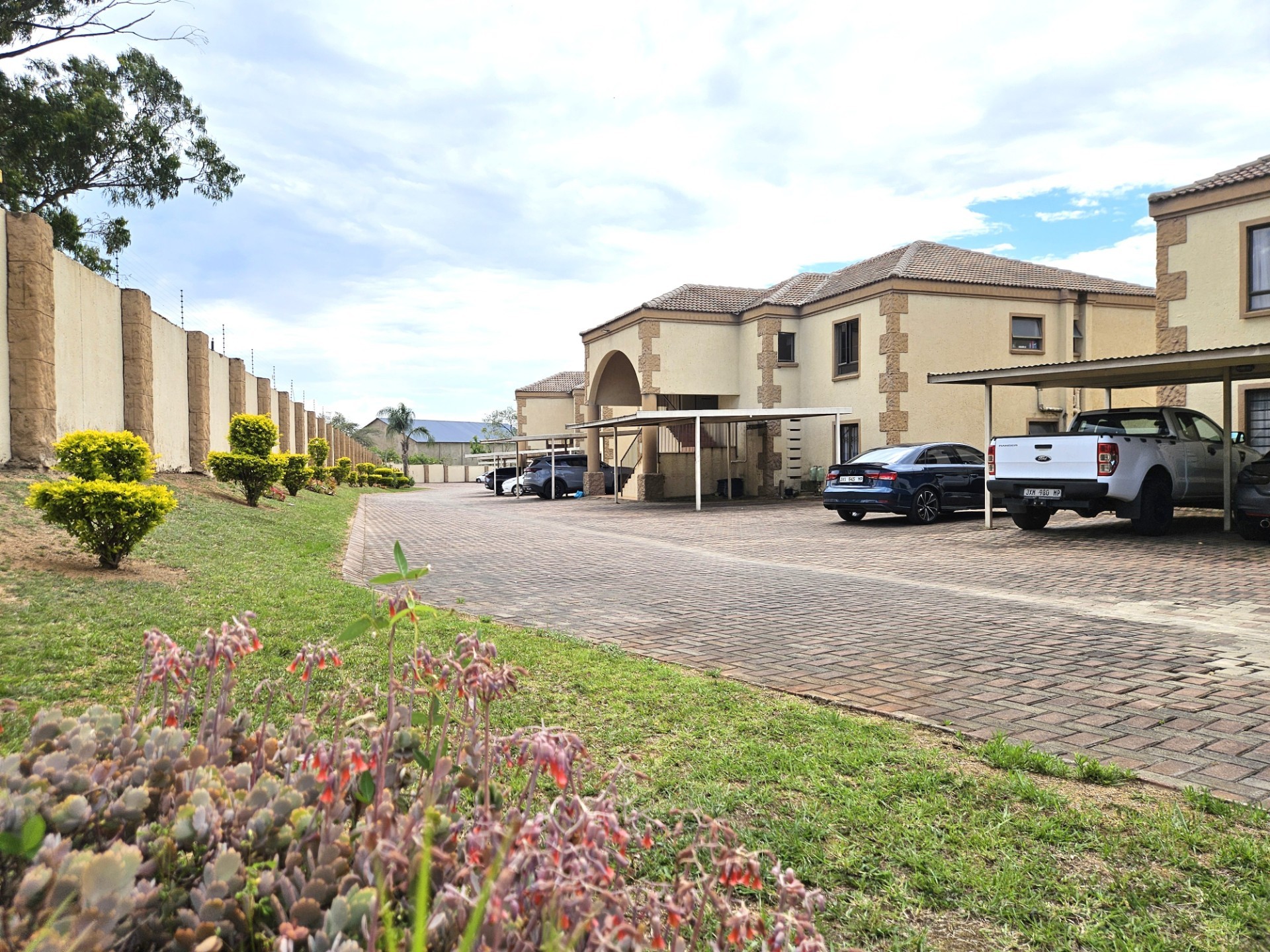 Apartment for sale in Stonehenge Ext 1, Stonehenge, Nelspruit, 140 m²