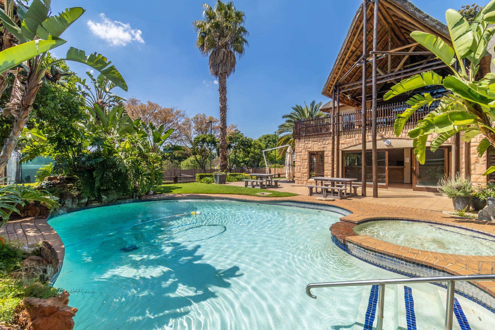 Apartment For Sale in Pineslopes, Lonehill, Sandton