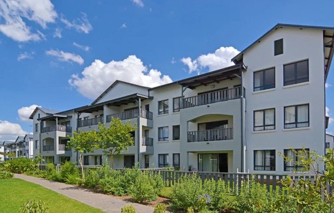 2 Spacious Bedroom Apartment For Sale in Chartwell, Fourways