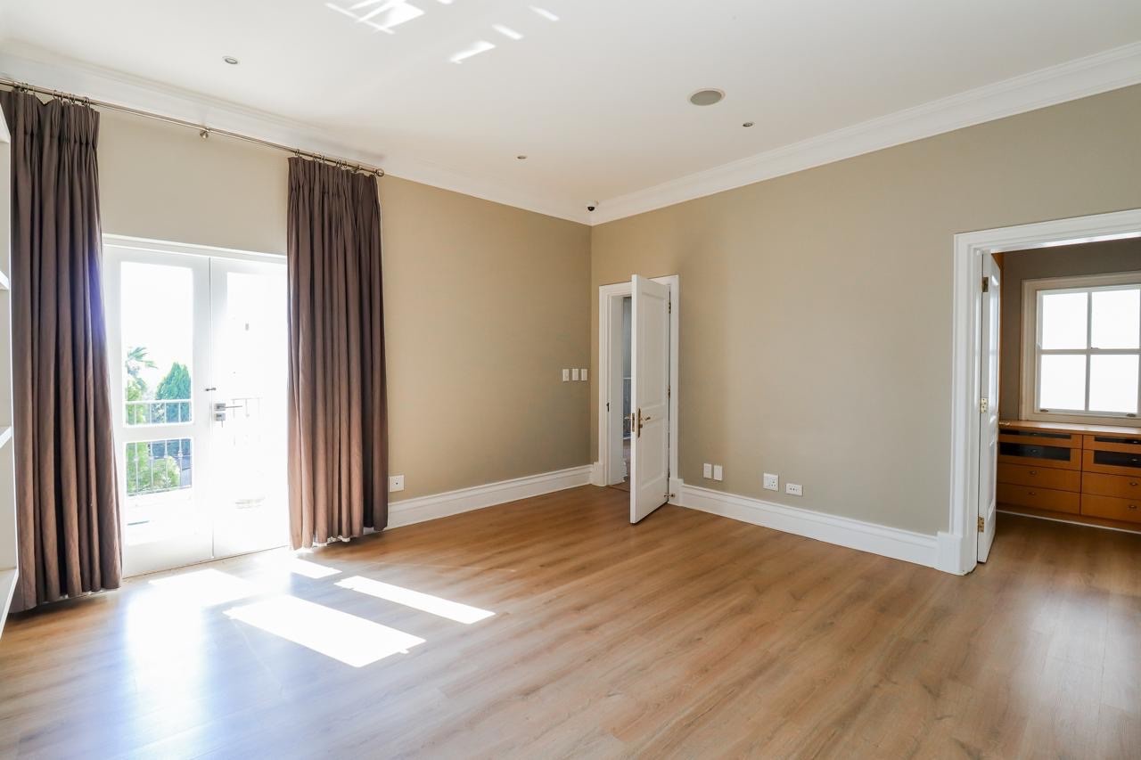 House for sale in Sandhurst, Sandton, 2385 m²