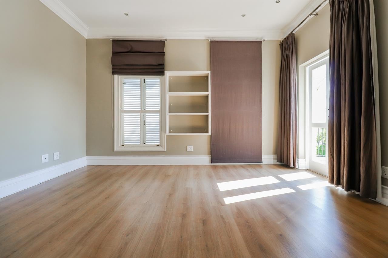 House for sale in Sandhurst, Sandton, 2385 m²