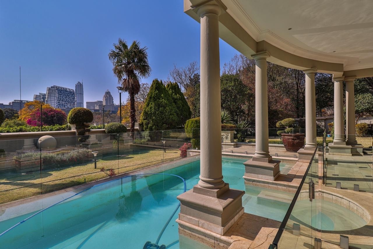 House for sale in Sandhurst, Sandton, 2385 m²