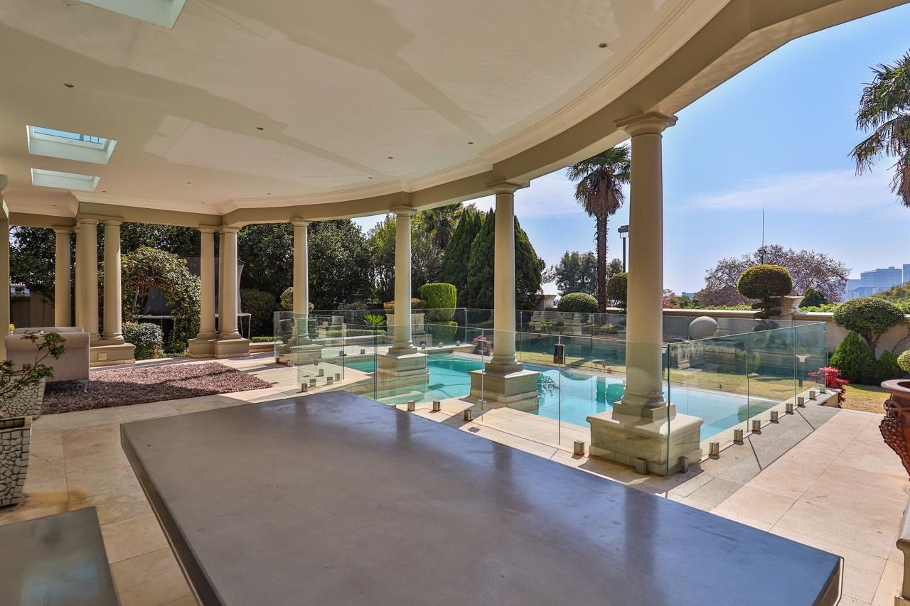 House for sale in Sandhurst, Sandton, 2385 m²