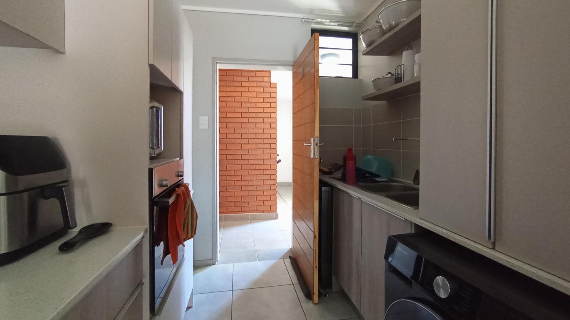 Apartment for sale in Rooihuiskraal North, Centurion, The Manhattan, 4814 Capensis Avenue, Rooihuiskraal North, Centurion, Gauteng, 59 m²