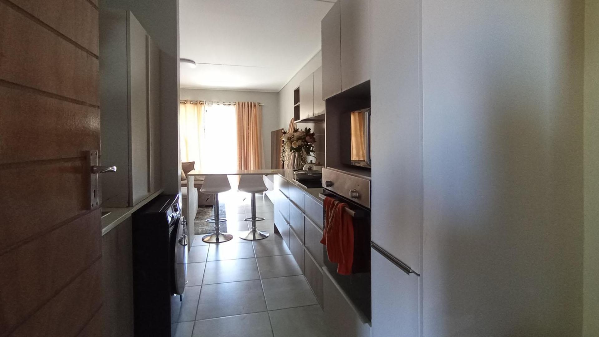 Apartment for sale in Rooihuiskraal North, Centurion, The Manhattan, 4814 Capensis Avenue, Rooihuiskraal North, Centurion, Gauteng, 59 m²