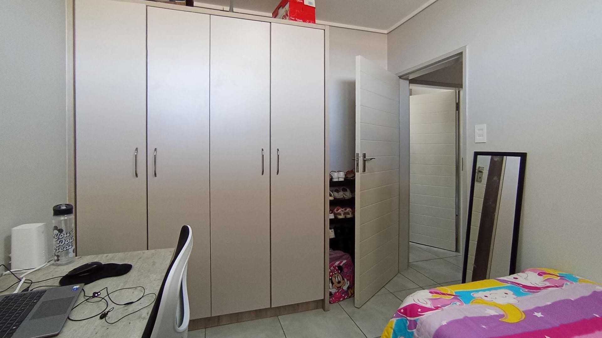 Apartment for sale in Rooihuiskraal North, Centurion, The Manhattan, 4814 Capensis Avenue, Rooihuiskraal North, Centurion, Gauteng, 59 m²