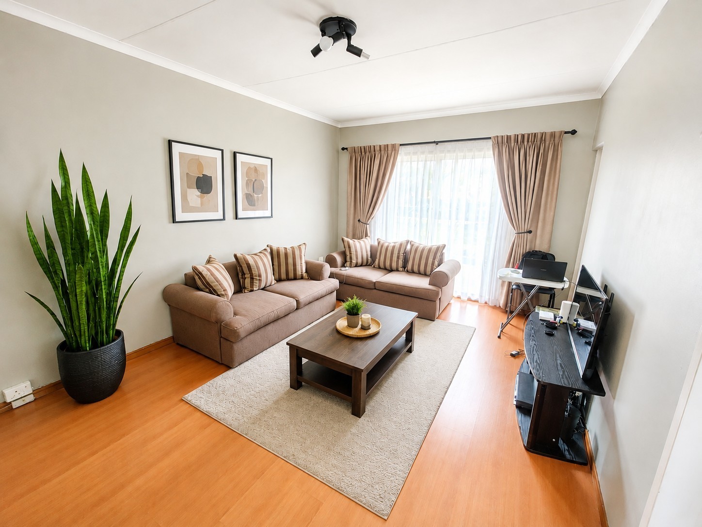 Apartment for sale in Lyndhurst, Johannesburg, 63 m²