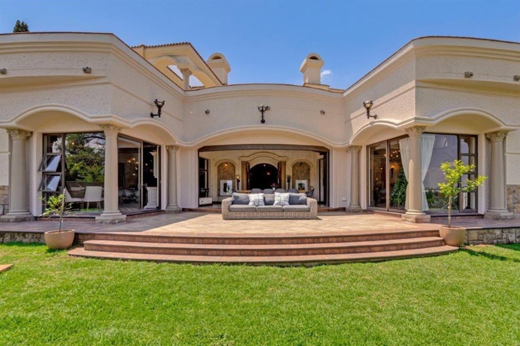 House for sale in Fourways, Sandton, 590 m²