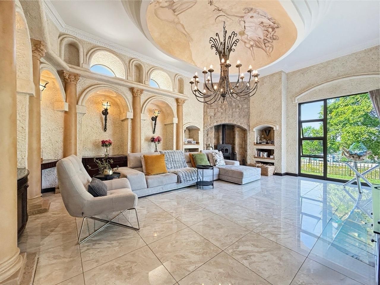 House for sale in Fourways, Sandton, 590 m²