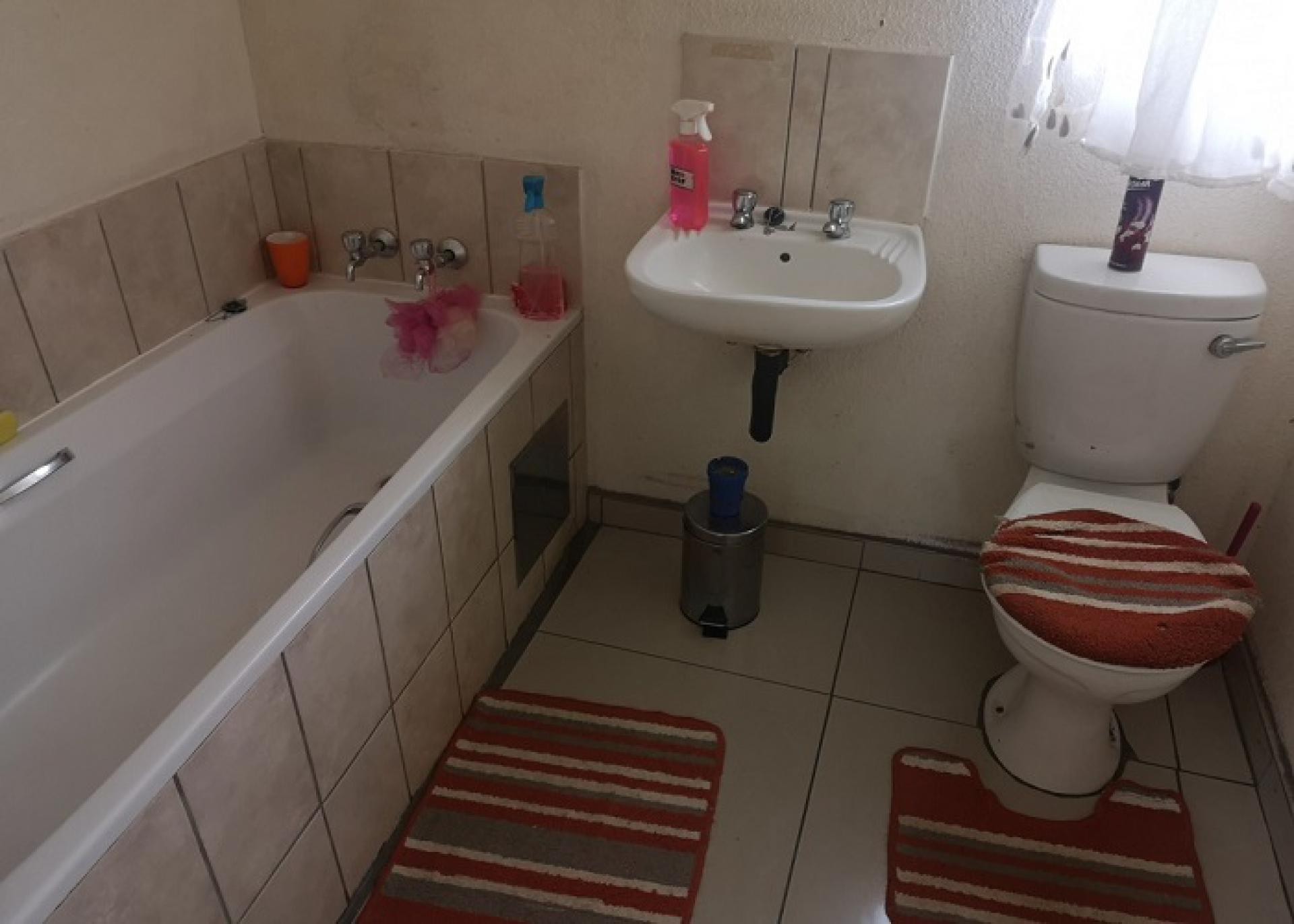 House for sale in Lenasia South, Johannesburg, 254 m²