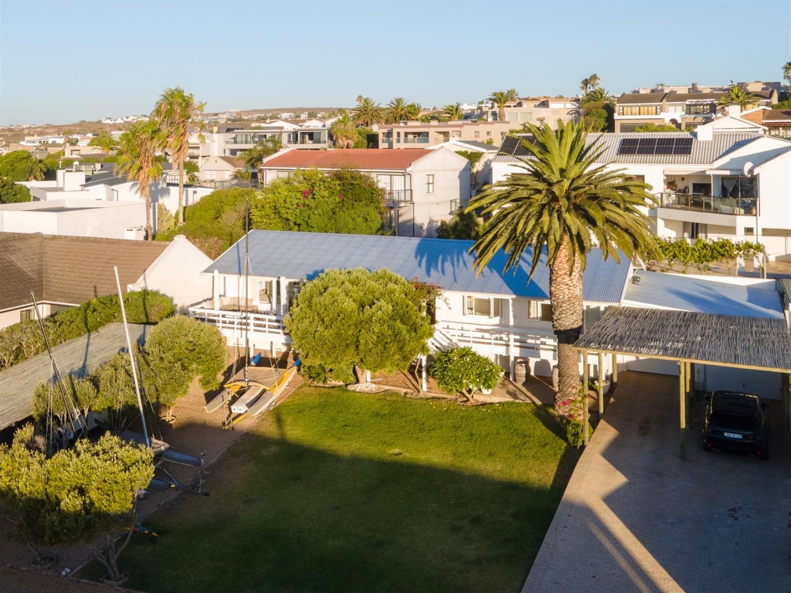 Beachside Bliss - Lagoon Glimpses and the Ultimate Holiday Feel!