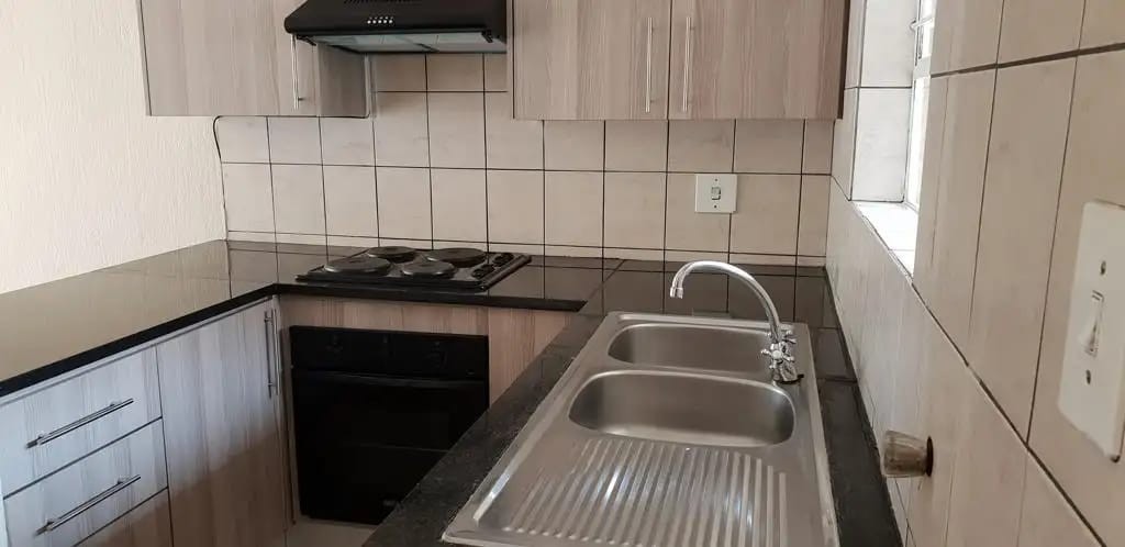 Apartment for rent in Vorna Valley, Midrand, Villa Montego, 24 Langevelt Rd, Vorna Valley, Midrand, Gauteng, 95 m²