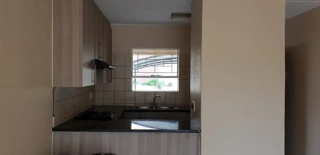 Apartment for rent in Vorna Valley, Midrand, Villa Montego, 24 Langevelt Rd, Vorna Valley, Midrand, Gauteng, 95 m²