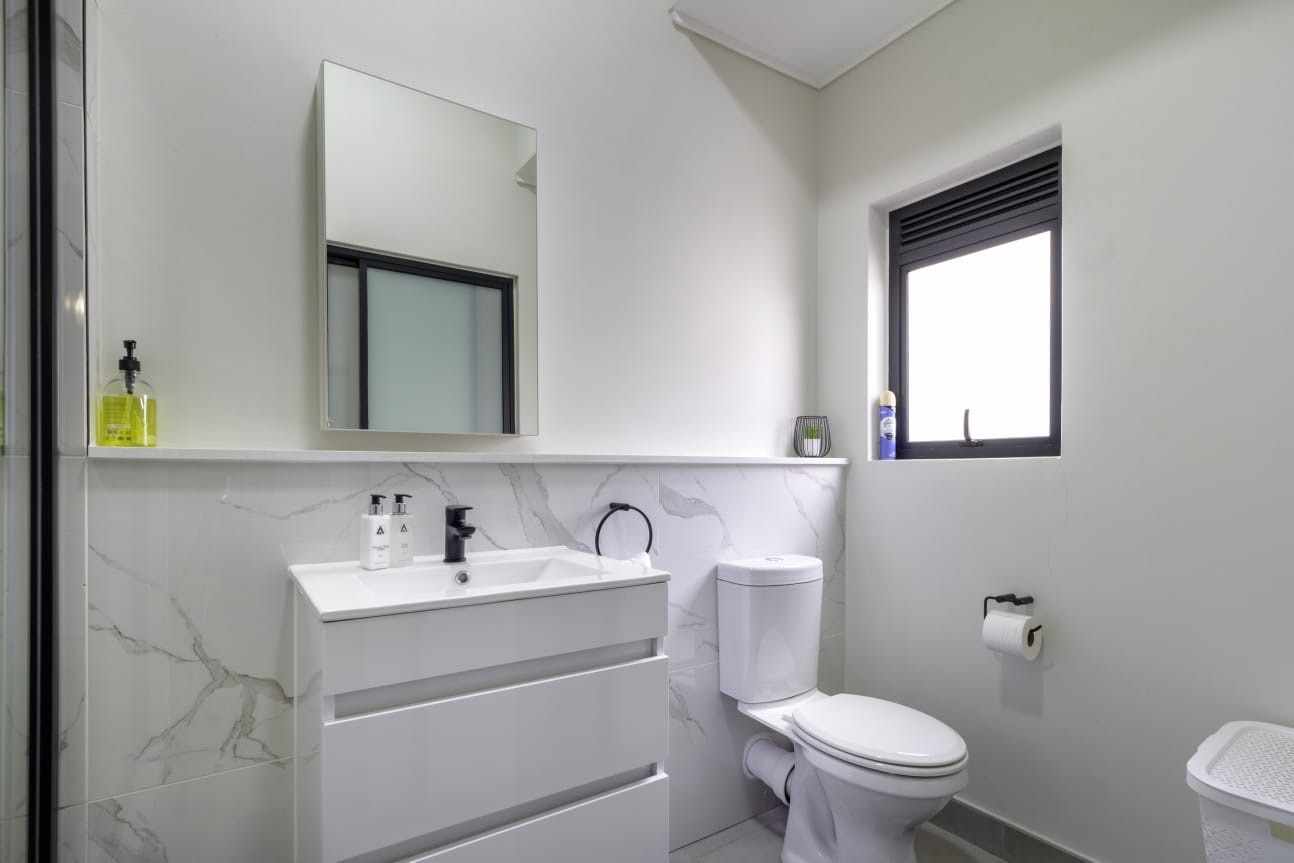 Apartment for rent in Waterfall, Midrand, 70 m²