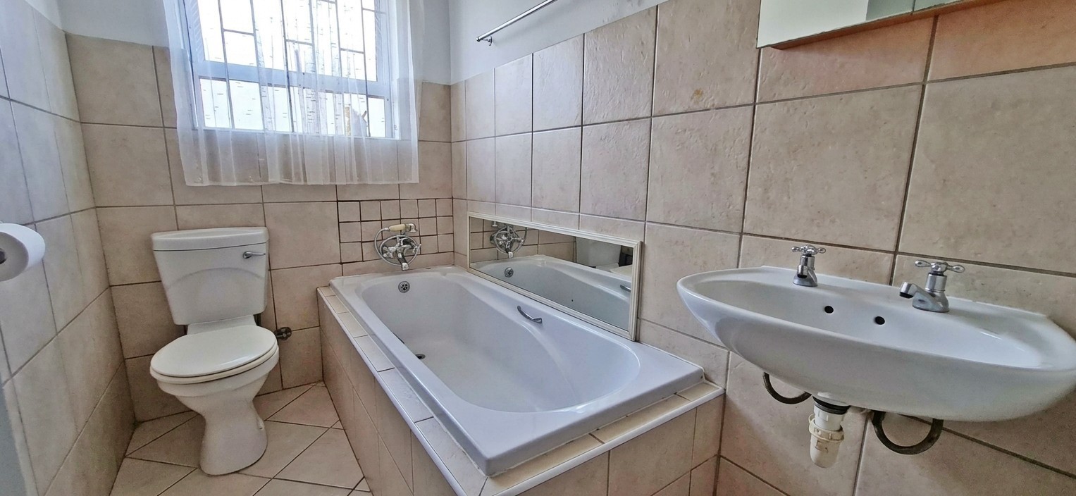 House for sale in Broadlands Village, Strand, 70 m²