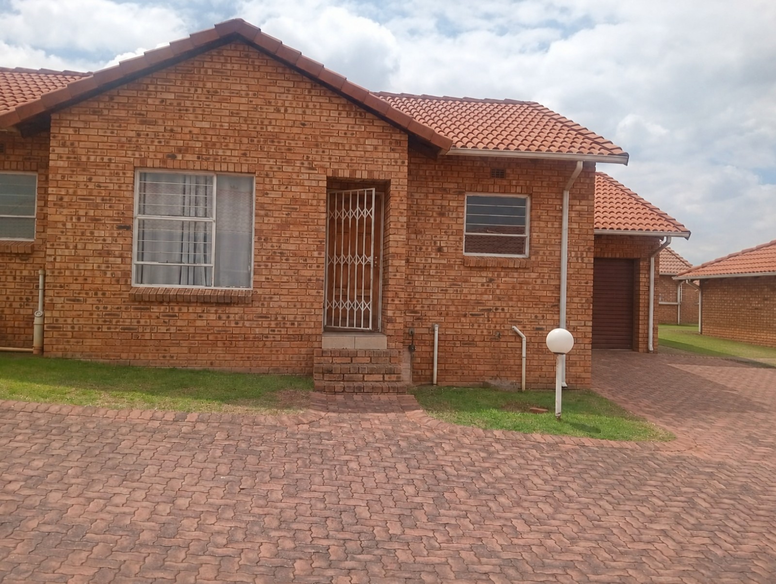 Townhouse for rent in Groblerpark, Roodepoort
