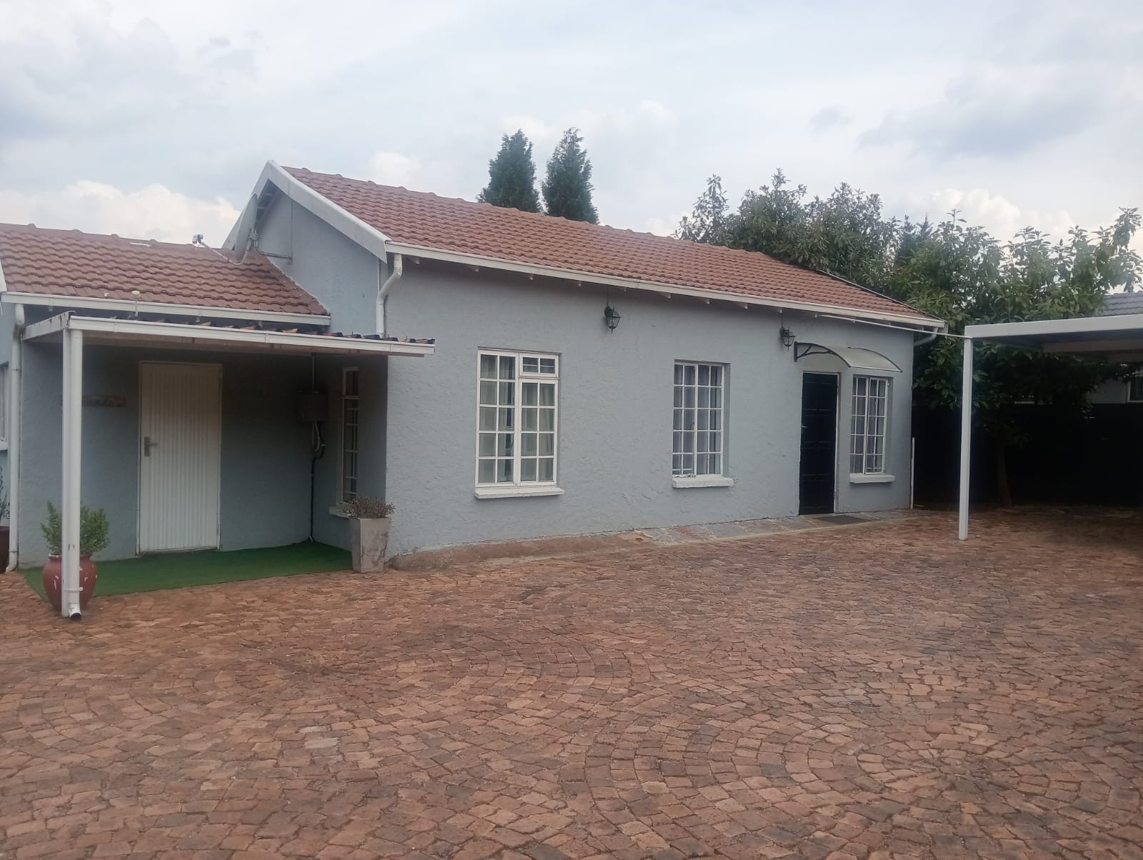 Studio Apartment for rent in Fairland, Randburg