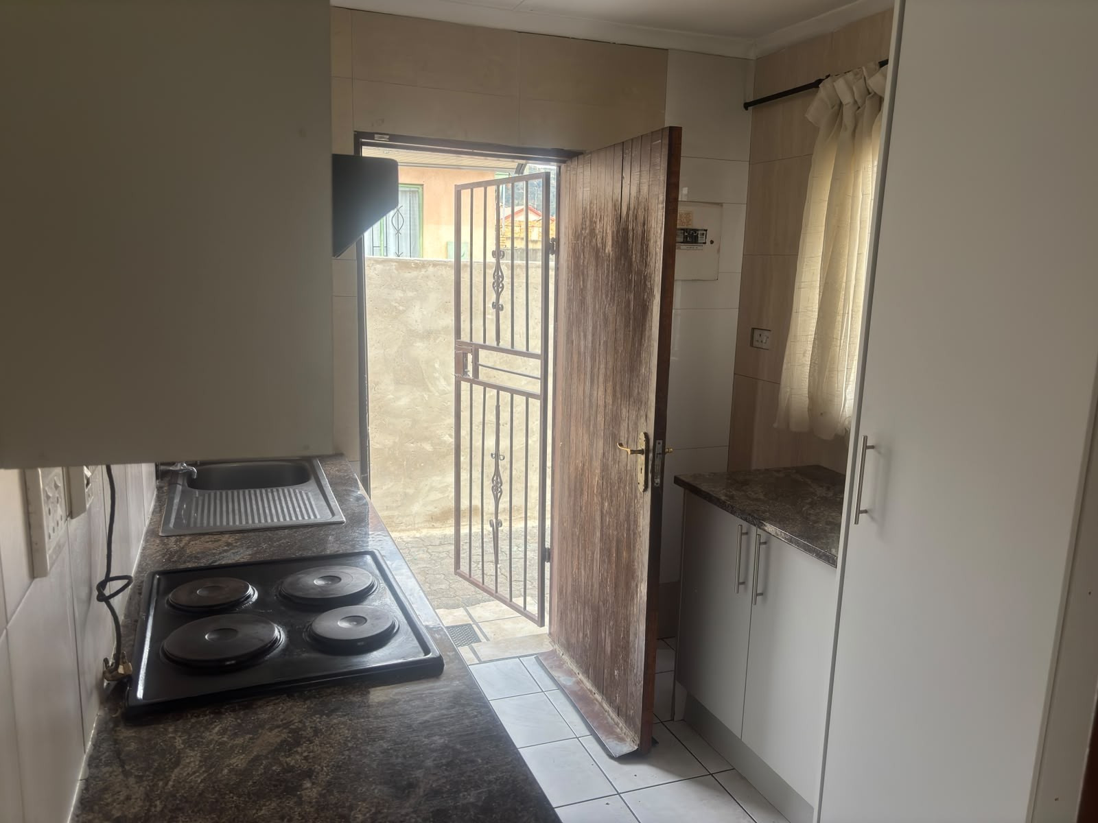 House for rent in Diepkloof Zone 4, Diepkloof, Soweto
