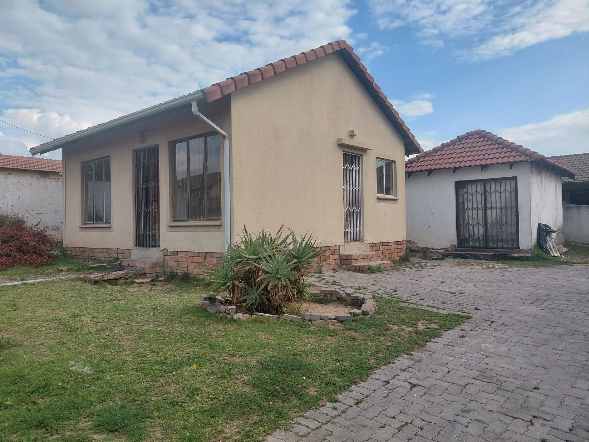House for sale in Cosmo City, Roodepoort, 330 m²