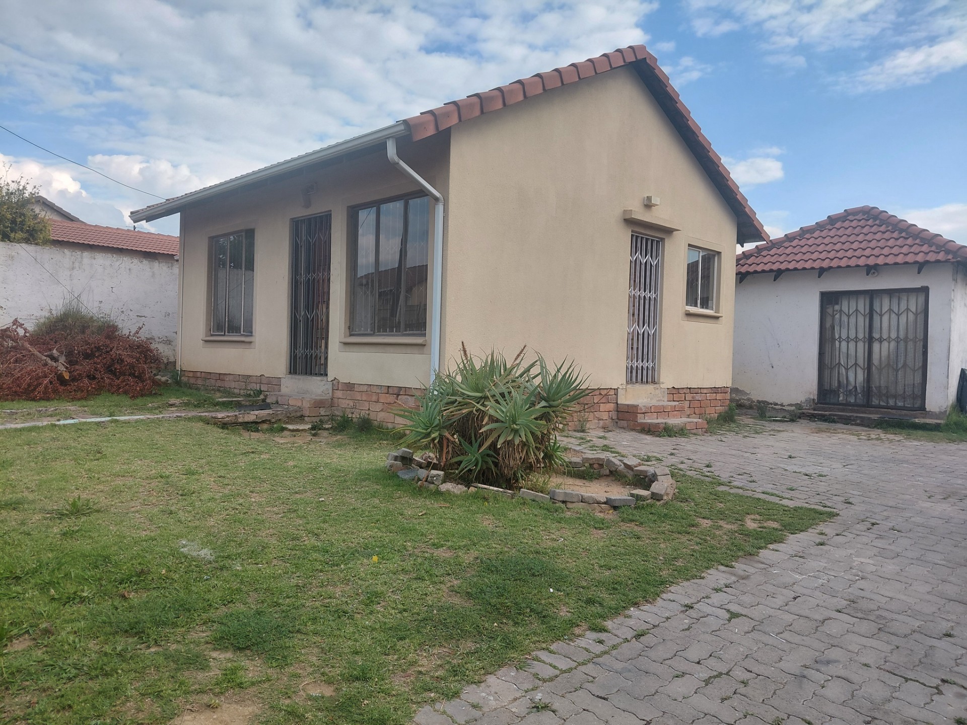 House for sale in Cosmo City, Roodepoort, 330 m²