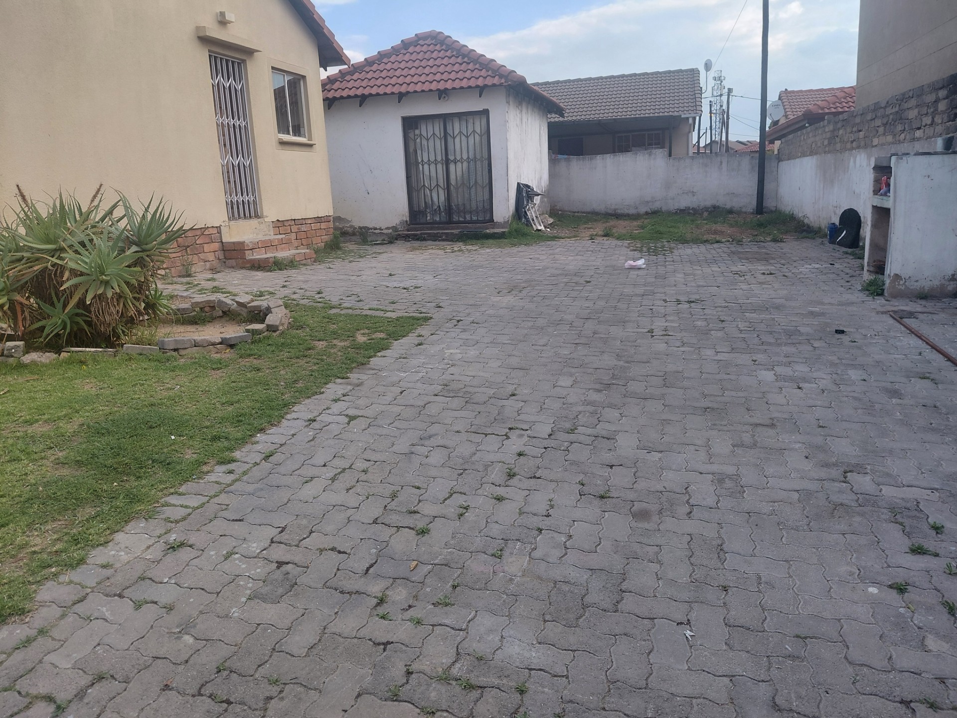 House for sale in Cosmo City, Roodepoort, 330 m²