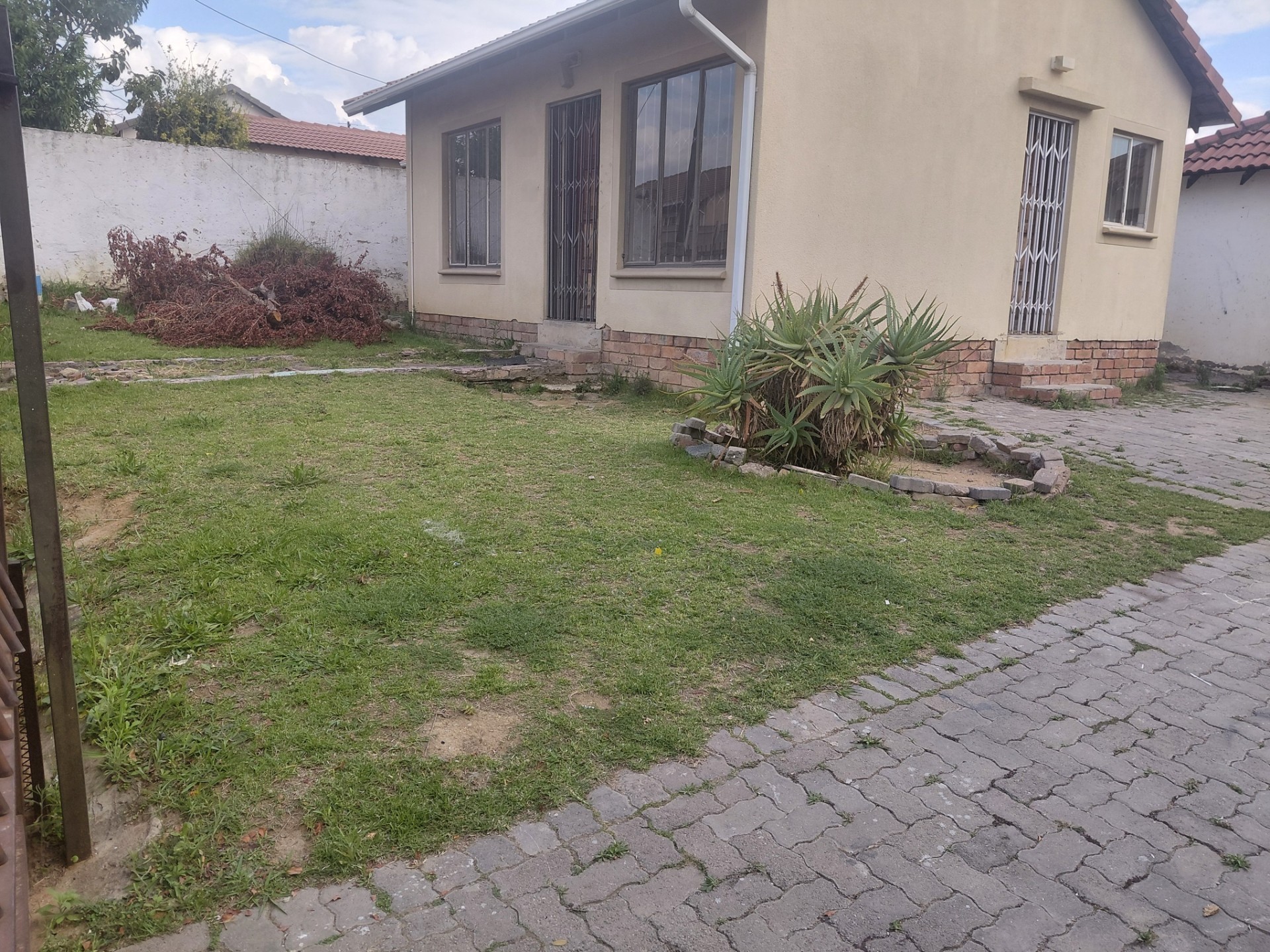 House for sale in Cosmo City, Roodepoort, 330 m²